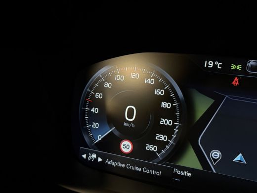 Volvo  V60 T6 AWD Recharge R-Design | Vol! | Schuifdak | Trekhaak | Stoelventilatie | FOUR-C Onderstel* | 36... ActivLease financial lease