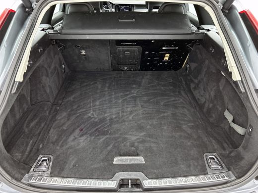 Volvo  V90 D4 190PK Automaat Momentum / Navigatie / Adap-cruise / park-assist / Memory sportseats / leder in... ActivLease financial lease