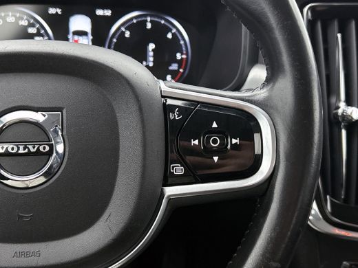 Volvo  V90 D4 190PK Automaat Momentum / Navigatie / Adap-cruise / park-assist / Memory sportseats / leder in... ActivLease financial lease