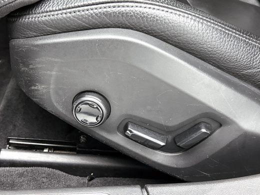 Volvo  V90 D4 190PK Automaat Momentum / Navigatie / Adap-cruise / park-assist / Memory sportseats / leder in... ActivLease financial lease