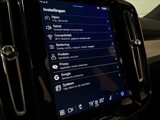 Volvo  XC40 B4 Plus Dark Trekhaak | Harman Kardon | Bestuurdersstoel elektrisch geheugen | Stoel en Stuurwiel... ActivLease financial lease