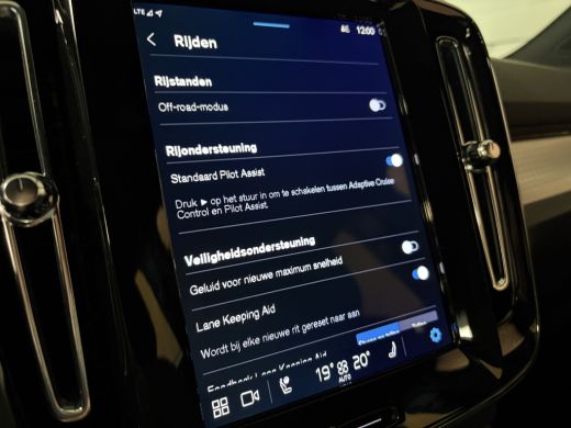 Volvo  XC40 B4 Plus Dark Trekhaak | Harman Kardon | Bestuurdersstoel elektrisch geheugen | Stoel en Stuurwiel... ActivLease financial lease