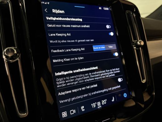 Volvo  XC40 B4 Plus Dark Trekhaak | Harman Kardon | Bestuurdersstoel elektrisch geheugen | Stoel en Stuurwiel... ActivLease financial lease