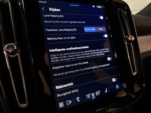 Volvo  XC40 B4 Plus Dark Trekhaak | Harman Kardon | Bestuurdersstoel elektrisch geheugen | Stoel en Stuurwiel... ActivLease financial lease