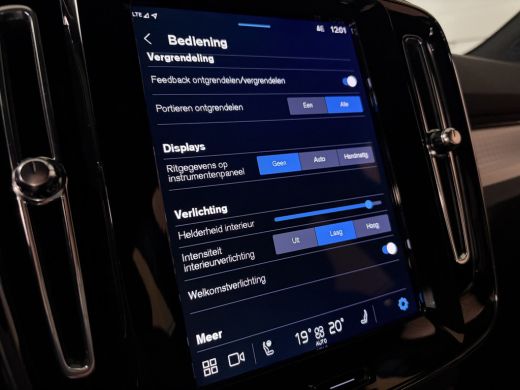 Volvo  XC40 B4 Plus Dark Trekhaak | Harman Kardon | Bestuurdersstoel elektrisch geheugen | Stoel en Stuurwiel... ActivLease financial lease