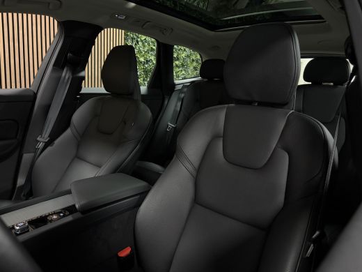 Volvo  XC60 T6 AWD Recharge Ultimate Dark Head-Up Display | Harman Kardon | Adaptieve Cruise Control | Stoelv... ActivLease financial lease