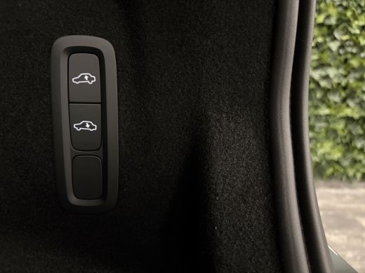 Volvo  XC60 T6 AWD Recharge Ultra Dark Vol! | Bowers & Wilkins | Luchtvering | 360&deg; Camera | Head-Up Display ... ActivLease financial lease