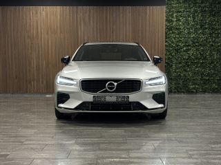 Volvo  V60 T6 AWD Recharge R-Design Schuifdak | Harman Kardon | Adaptieve Cruise Control | Standkachel met V...
