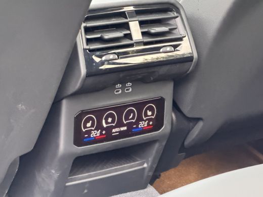 BMW 5 Serie Touring 540d xDrive FULL OPTION Leer/Pano/Camera/Trekhaak/ 21 inch ActivLease financial lease