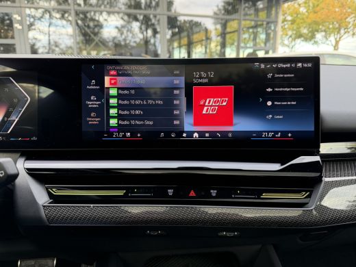 BMW 5 Serie Touring 540d xDrive FULL OPTION Leer/Pano/Camera/Trekhaak/ 21 inch ActivLease financial lease