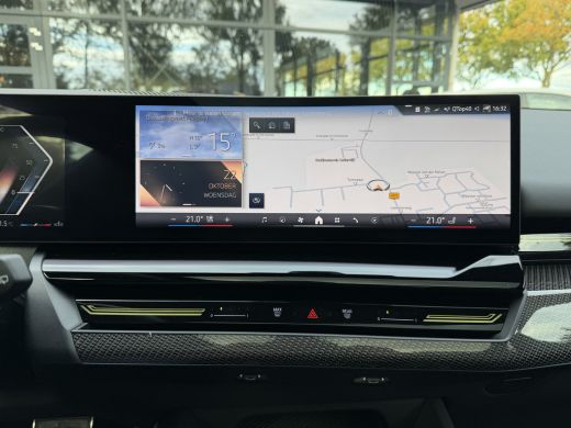 BMW 5 Serie Touring 540d xDrive M-Sport FULL OPTION Leer/Pano/Camera/Trekhaak/ 21 inch ActivLease financial lease