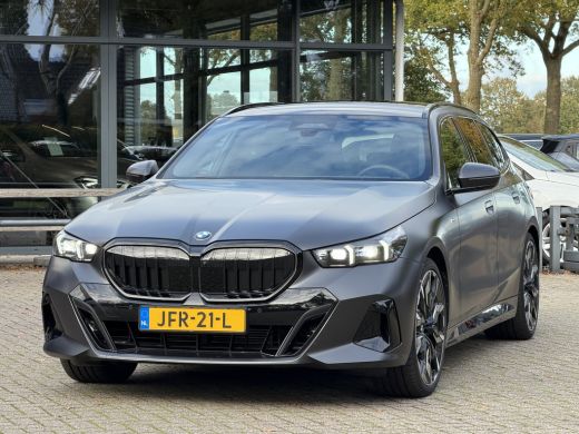 BMW 5 Serie Touring 540d xDrive M-Sport FULL OPTION Leer/Pano/Camera/Trekhaak/ 21 inch ActivLease financial lease