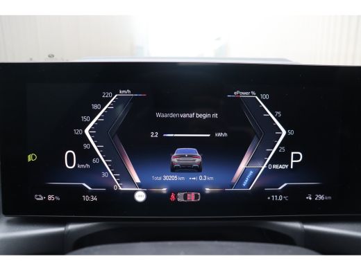 BMW i4 eDrive40 High Executive M Sport / Schuif-kanteldak / Trekhaak / Laserlight / Achteruitrijcamera /... ActivLease financial lease