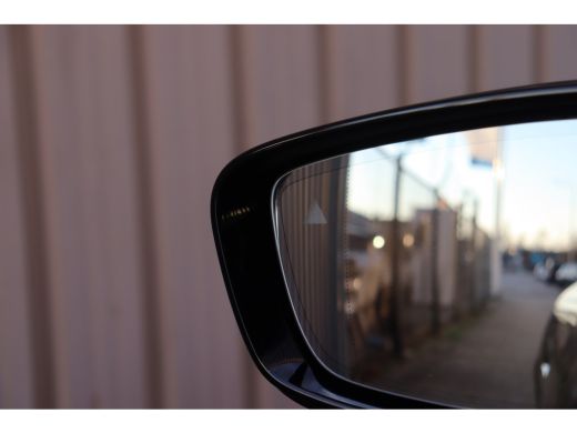 BMW i4 M50 High Executive / Sportstoelen / M Adaptief onderstel / Laserlight / Parking Assistant Plus / ... ActivLease financial lease