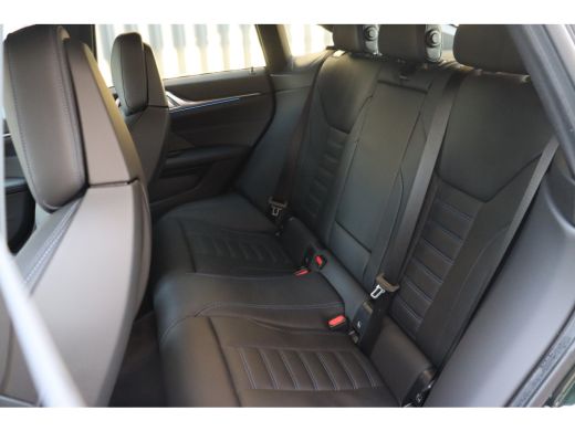 BMW i4 M50 High Executive / Sportstoelen / M Adaptief onderstel / Laserlight / Parking Assistant Plus / ... ActivLease financial lease