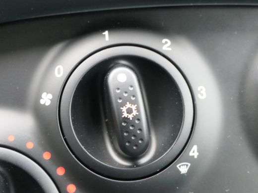 Fiat 500 1.0 Hybrid Cult | Parkeersensoren | Airco | Elektrisch Pakket | DAB Radio ActivLease financial lease