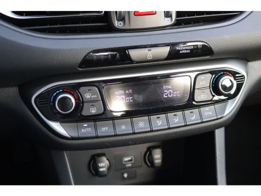 Hyundai i30 Wagon 160PK T-GDi Hybrid Automaat Comfort Navigatie/Camera/Parkeerhulp/Winter-pack ActivLease financial lease