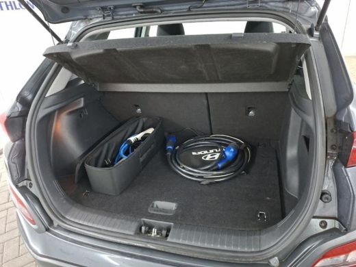 Hyundai Kona Aut. EV Comfort 64kWh | Navi | LMV | ActivLease financial lease