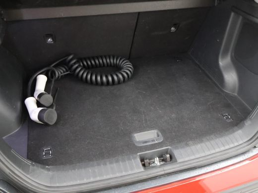 Hyundai Kona EV 64 kWh PREMIUM SKY 100% SOH + SCHUIFDAK | LEDER | STOELVENTILATIE | HEAD-UP | ADAPTIVE CRUISE ... ActivLease financial lease