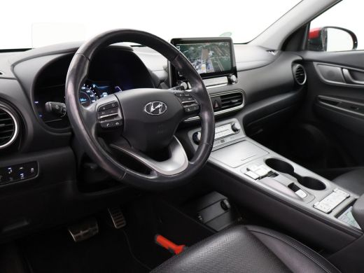 Hyundai Kona EV 64 kWh PREMIUM SKY 100% SOH + SCHUIFDAK | LEDER | STOELVENTILATIE | HEAD-UP | ADAPTIVE CRUISE ... ActivLease financial lease