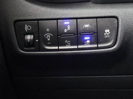 Hyundai Kona EV 64 kWh PREMIUM SKY 100% SOH + SCHUIFDAK | LEDER | STOELVENTILATIE | HEAD-UP | ADAPTIVE CRUISE ... ActivLease financial lease