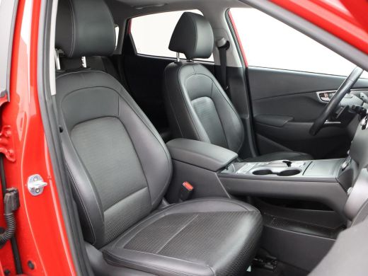 Hyundai Kona EV 64 kWh PREMIUM SKY 100% SOH + SCHUIFDAK | LEDER | STOELVENTILATIE | HEAD-UP | ADAPTIVE CRUISE ... ActivLease financial lease