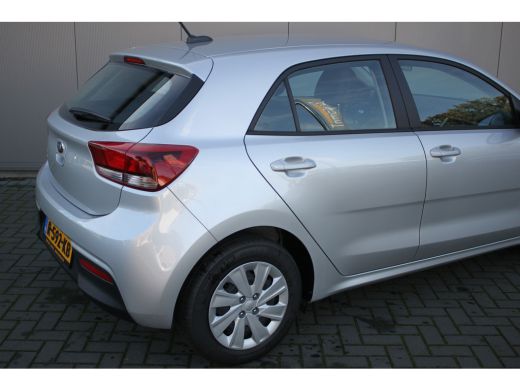Kia Rio 1.2I 83PK ComfortLine Airco/Bluetooth/Parkeerhulp/Stoelverwarming ActivLease financial lease