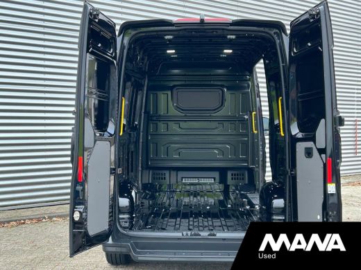 MAN TGE 3.140 L3H3 Automaat 140PK Zwart Black Lion Cruise control Carplay Camera ActivLease financial lease