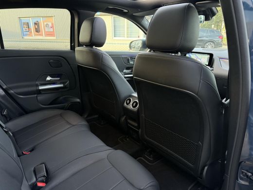 Mercedes-Benz EQA 250 Business Sol. Luxury 67 kWh | Panorama | Memory | Sfeer Verlichting | 360 Camera | ActivLease financial lease
