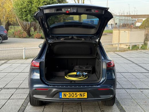 Mercedes-Benz EQA 250 Business Sol. Luxury 67 kWh | Panorama | Memory | Sfeer Verlichting | 360 Camera | ActivLease financial lease