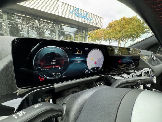 Mercedes-Benz GLA 180 Business Solution AMG Automaat/Panoramadak/LED/Keyless/Widescreen ActivLease financial lease