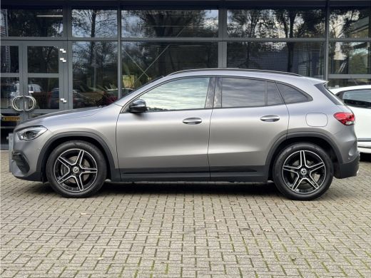 Mercedes-Benz GLA 180 Business Solution AMG Automaat/Panoramadak/LED/Keyless/Widescreen ActivLease financial lease