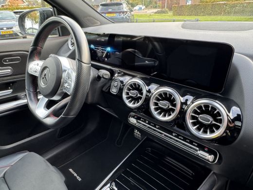 Mercedes-Benz GLA 180 Business Solution AMG Automaat/Panoramadak/LED/Keyless/Widescreen ActivLease financial lease