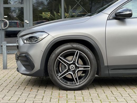 Mercedes-Benz GLA 180 Business Solution AMG Automaat/Panoramadak/LED/Keyless/Widescreen ActivLease financial lease