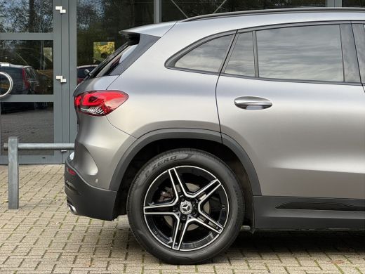 Mercedes-Benz GLA 180 Business Solution AMG Automaat/Panoramadak/LED/Keyless/Widescreen ActivLease financial lease