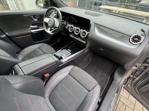 Mercedes-Benz GLA 180 Business Solution AMG Automaat/Panoramadak/LED/Keyless/Widescreen ActivLease financial lease