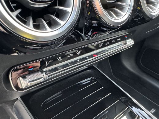 Mercedes-Benz GLA 180 Business Solution AMG Automaat/Panoramadak/LED/Keyless/Widescreen ActivLease financial lease