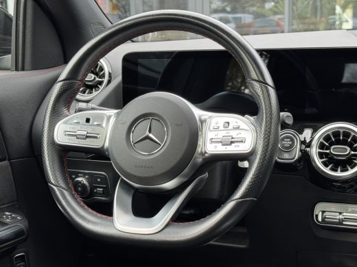 Mercedes-Benz GLA 180 Business Solution AMG Automaat/Panoramadak/LED/Keyless/Widescreen ActivLease financial lease