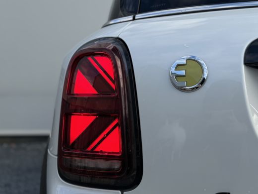 Mini Countryman Cooper SE ALL4 Plug-in Hybrid Chili 220PK | Achteruitrijcamera | Climate Control | Panoramadak | ... ActivLease financial lease