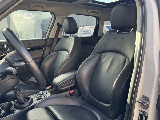 Mini Countryman Cooper SE ALL4 Plug-in Hybrid Chili 220PK | Achteruitrijcamera | Climate Control | Panoramadak | ... ActivLease financial lease