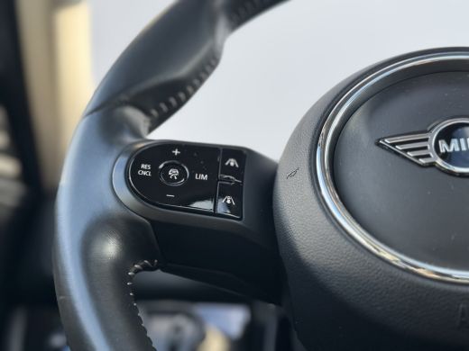 Mini Countryman Cooper SE ALL4 Plug-in Hybrid Chili 220PK | Achteruitrijcamera | Climate Control | Panoramadak | ... ActivLease financial lease