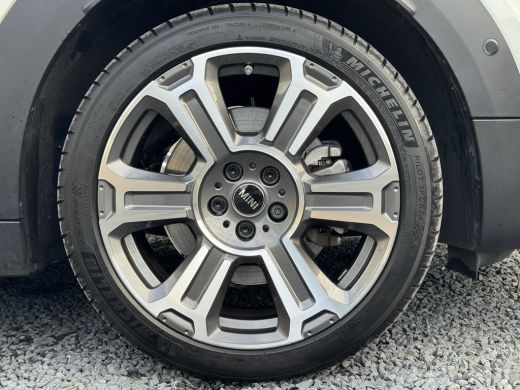 Mini Countryman Cooper SE ALL4 Plug-in Hybrid Chili 220PK | Achteruitrijcamera | Climate Control | Panoramadak | ... ActivLease financial lease