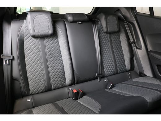 Peugeot 2008 1.2 PureTech Allure 130PK EAT8 | Navi | Clima | Adaptive Cruise | Camera V+A | Parkeersensoren V+... ActivLease financial lease