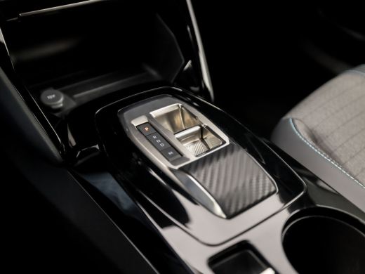 Peugeot 2008 1.2 PureTech Allure Sport Automaat (APPLE CARPLAY, GROOT NAVI, LEDER, ZWART HEMEL, 360 CAMERA, SP... ActivLease financial lease