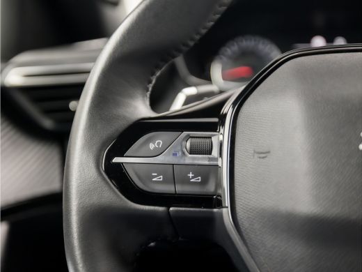 Peugeot 2008 1.2 PureTech Allure Sport Automaat (APPLE CARPLAY, GROOT NAVI, LEDER, ZWART HEMEL, 360 CAMERA, SP... ActivLease financial lease