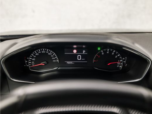 Peugeot 2008 1.2 PureTech Allure Sport Automaat (APPLE CARPLAY, GROOT NAVI, LEDER, ZWART HEMEL, 360 CAMERA, SP... ActivLease financial lease