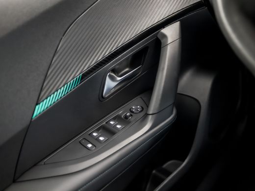 Peugeot 2008 1.2 PureTech Allure Sport Automaat (APPLE CARPLAY, GROOT NAVI, LEDER, ZWART HEMEL, 360 CAMERA, SP... ActivLease financial lease