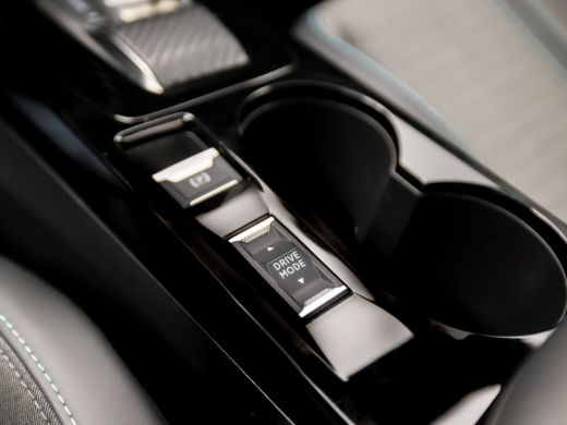 Peugeot 2008 1.2 PureTech Allure Sport Automaat (APPLE CARPLAY, GROOT NAVI, LEDER, ZWART HEMEL, 360 CAMERA, SP... ActivLease financial lease