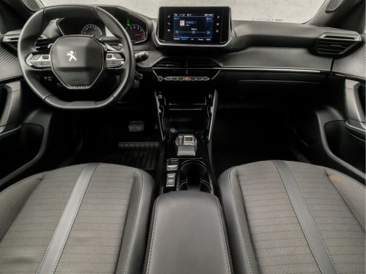 Peugeot 2008 1.2 PureTech Allure Sport Automaat (APPLE CARPLAY, GROOT NAVI, LEDER, ZWART HEMEL, 360 CAMERA, SP... ActivLease financial lease
