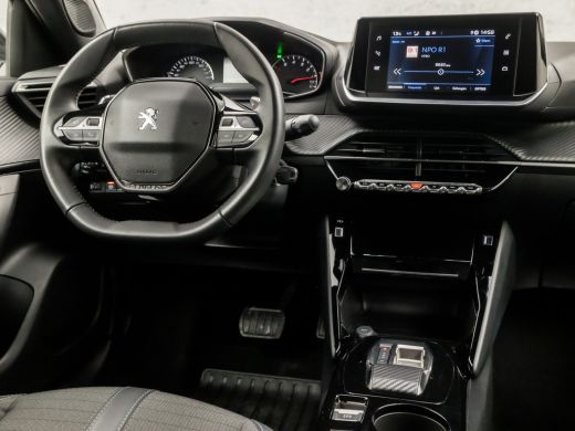Peugeot 2008 1.2 PureTech Allure Sport Automaat (APPLE CARPLAY, GROOT NAVI, LEDER, ZWART HEMEL, 360 CAMERA, SP... ActivLease financial lease